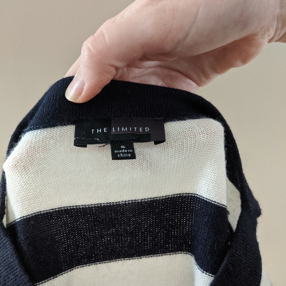 ☘️The Limited white striped black sweater - Picture 6 of 7